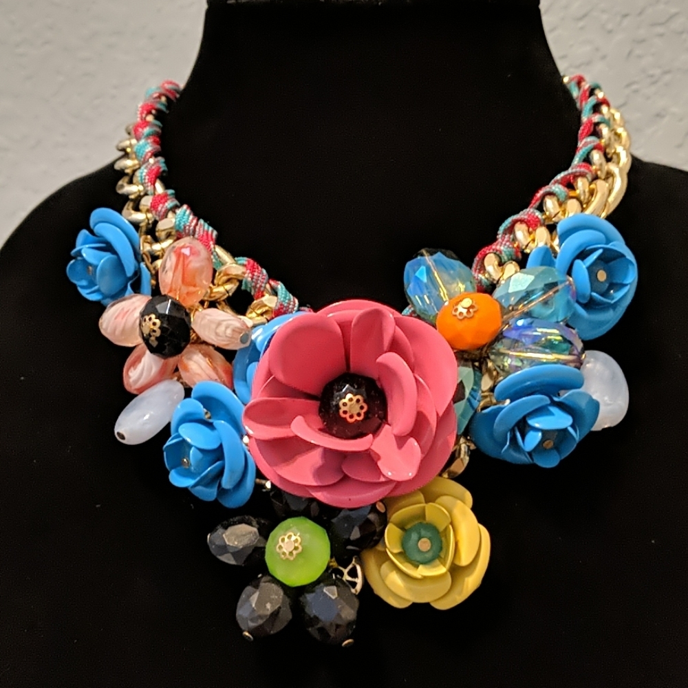 NWT Statement Necklace w/ 3D Flowers and Beads
